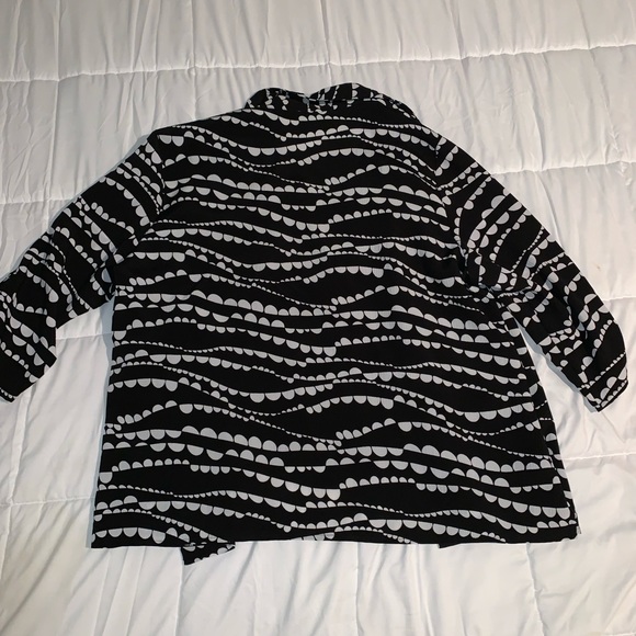 Beautiful top - Picture 4 of 6